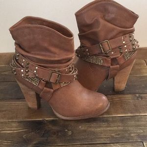 💕Brown Not Rated Glitzy Trio Harness boots. Size9
